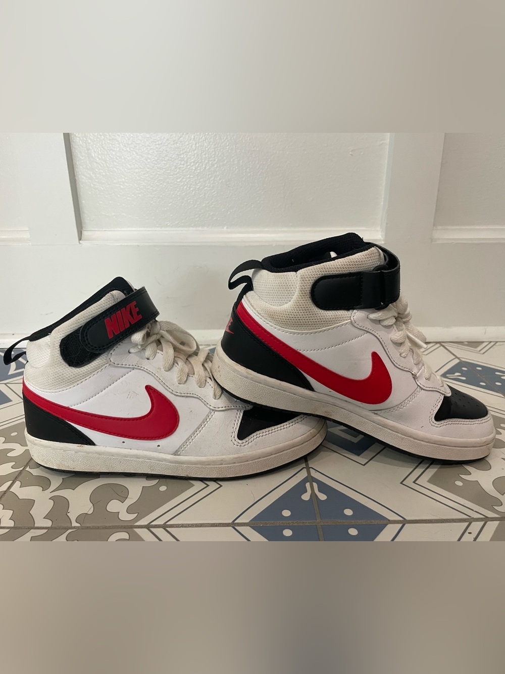 Nike Boys sneakers! Size 4